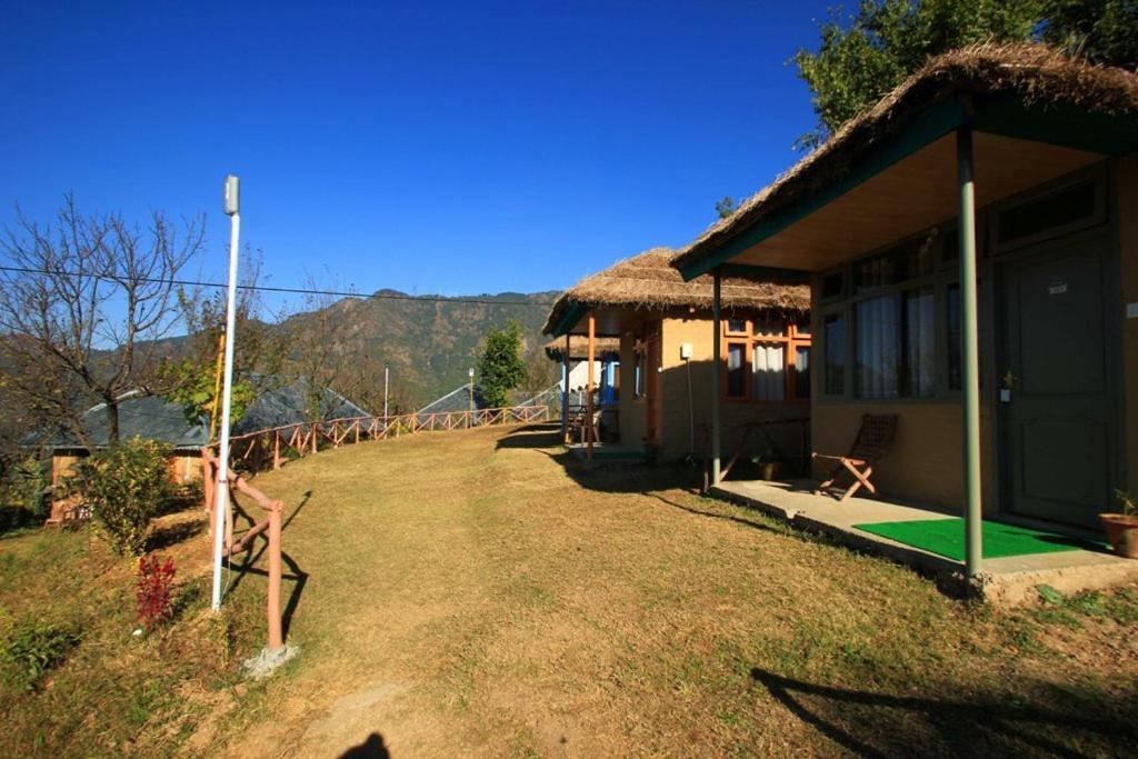 Oyo 43476 Vatika Resort Šimla Pokoj fotografie